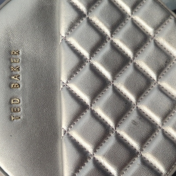 CIRRCUS QUILTED LEATHER CIRCLE CROSSBODY BAG IN SILVER - Picture 4 of 6